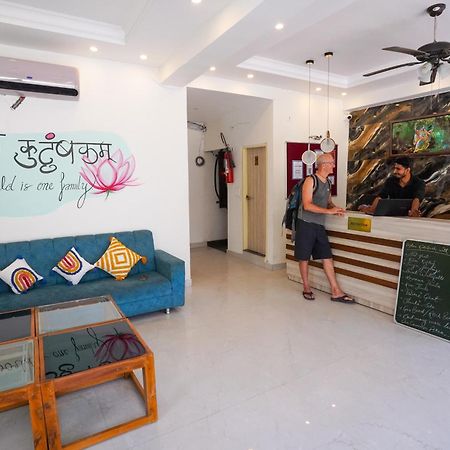 Hide-In Rishikesh, Laxman Jhula Hostel Bagian luar foto