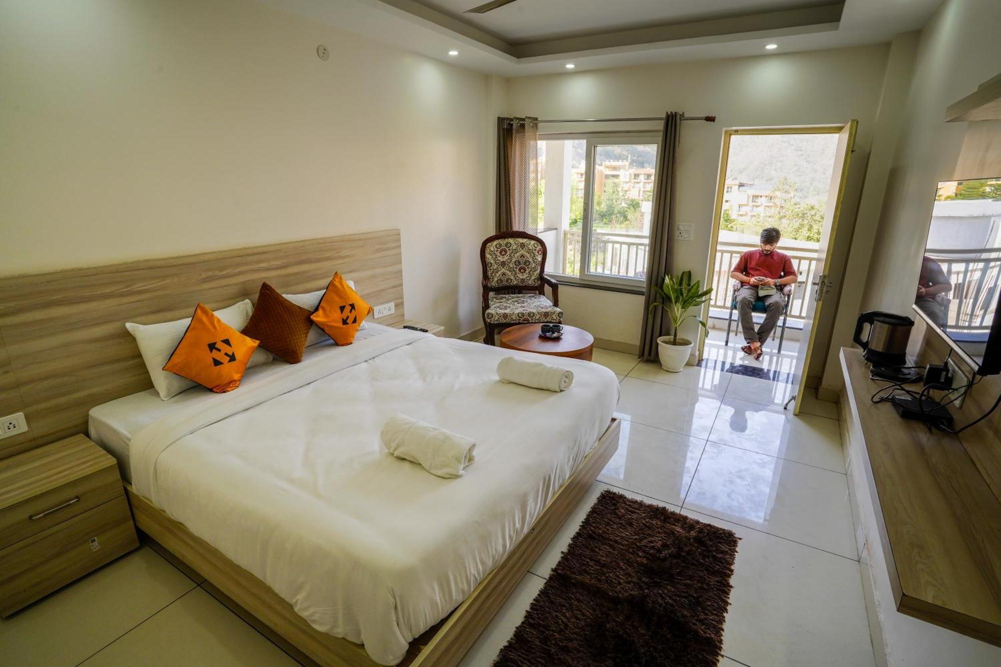Hide-In Rishikesh, Laxman Jhula Hostel Bagian luar foto