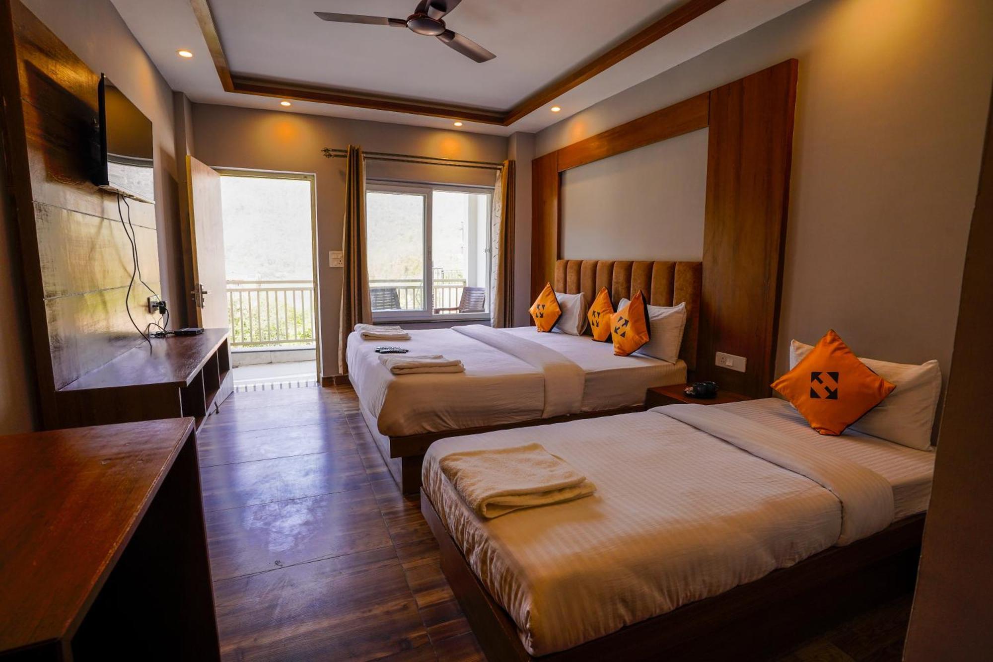 Hide-In Rishikesh, Laxman Jhula Hostel Bagian luar foto