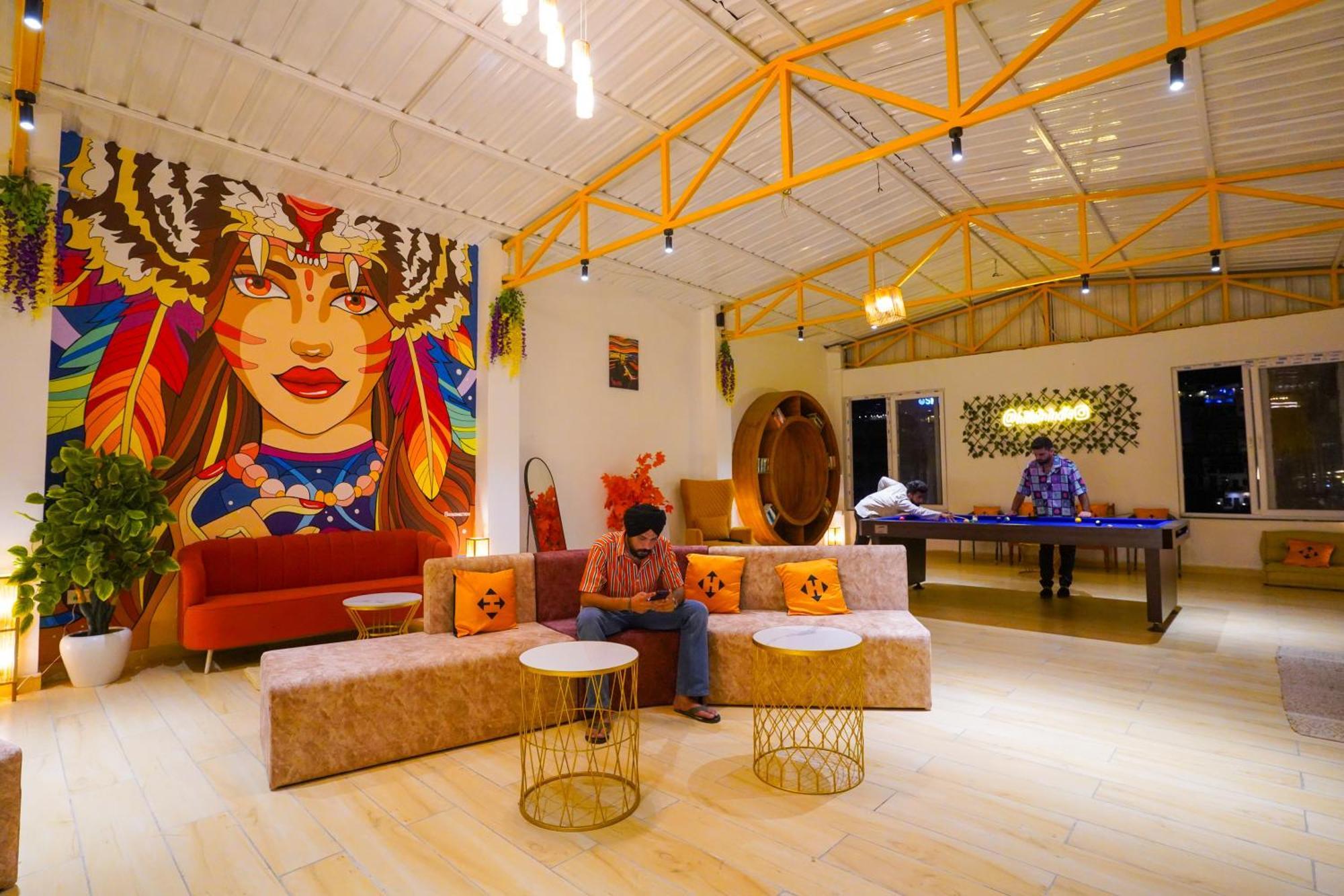 Hide-In Rishikesh, Laxman Jhula Hostel Bagian luar foto
