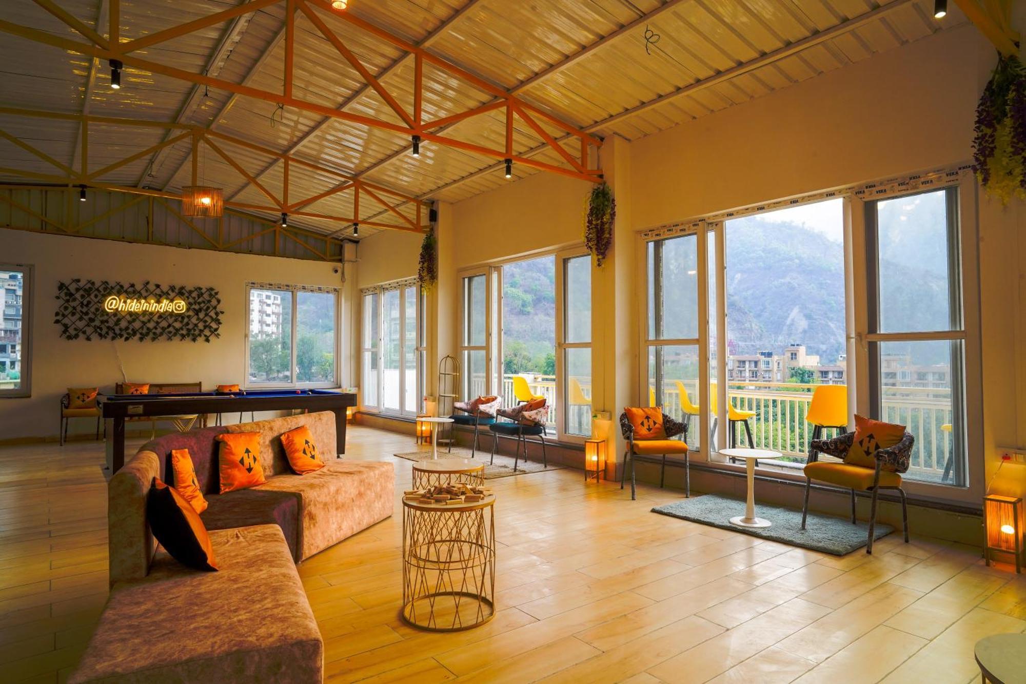 Hide-In Rishikesh, Laxman Jhula Hostel Bagian luar foto