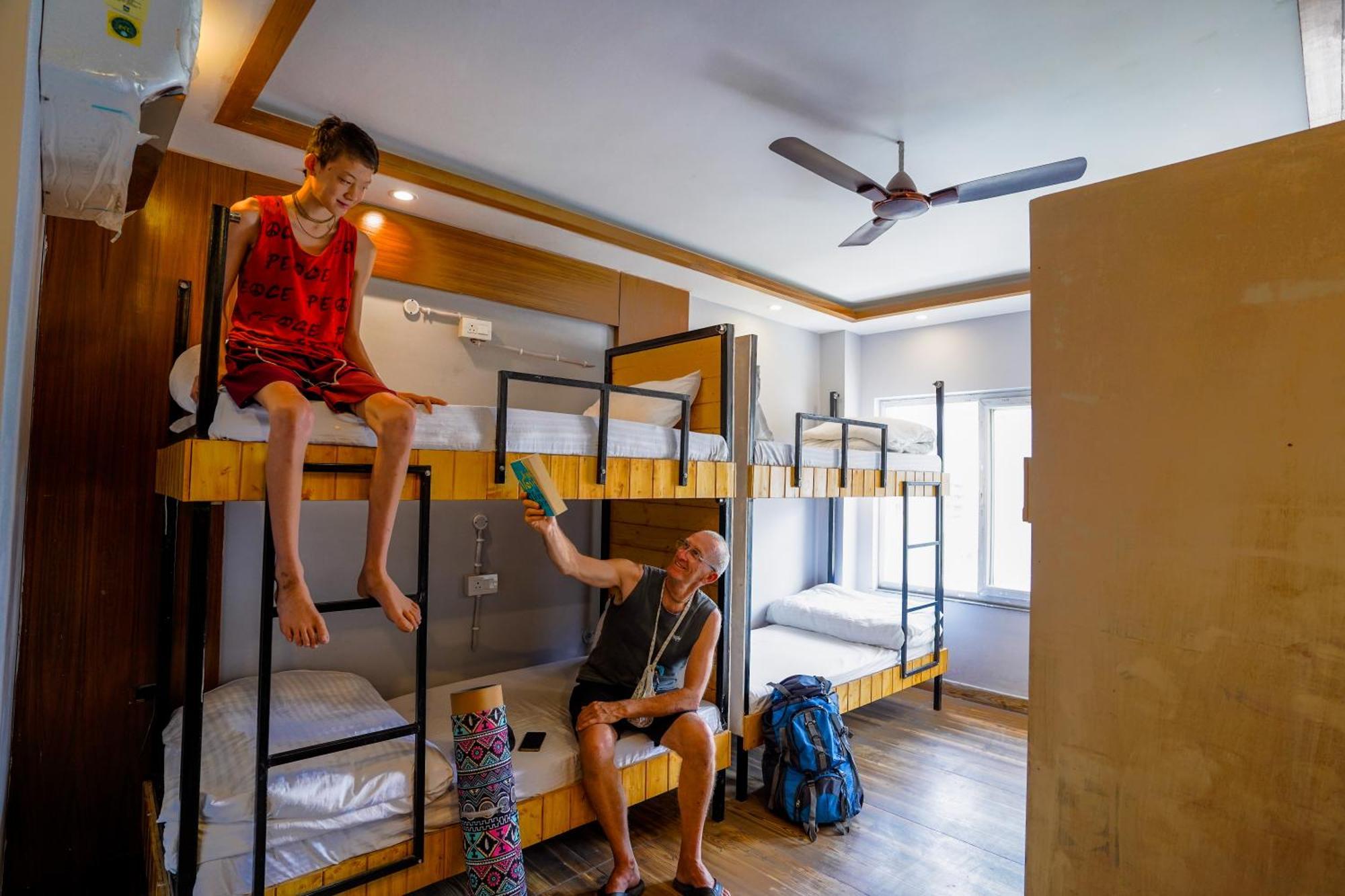 Hide-In Rishikesh, Laxman Jhula Hostel Bagian luar foto