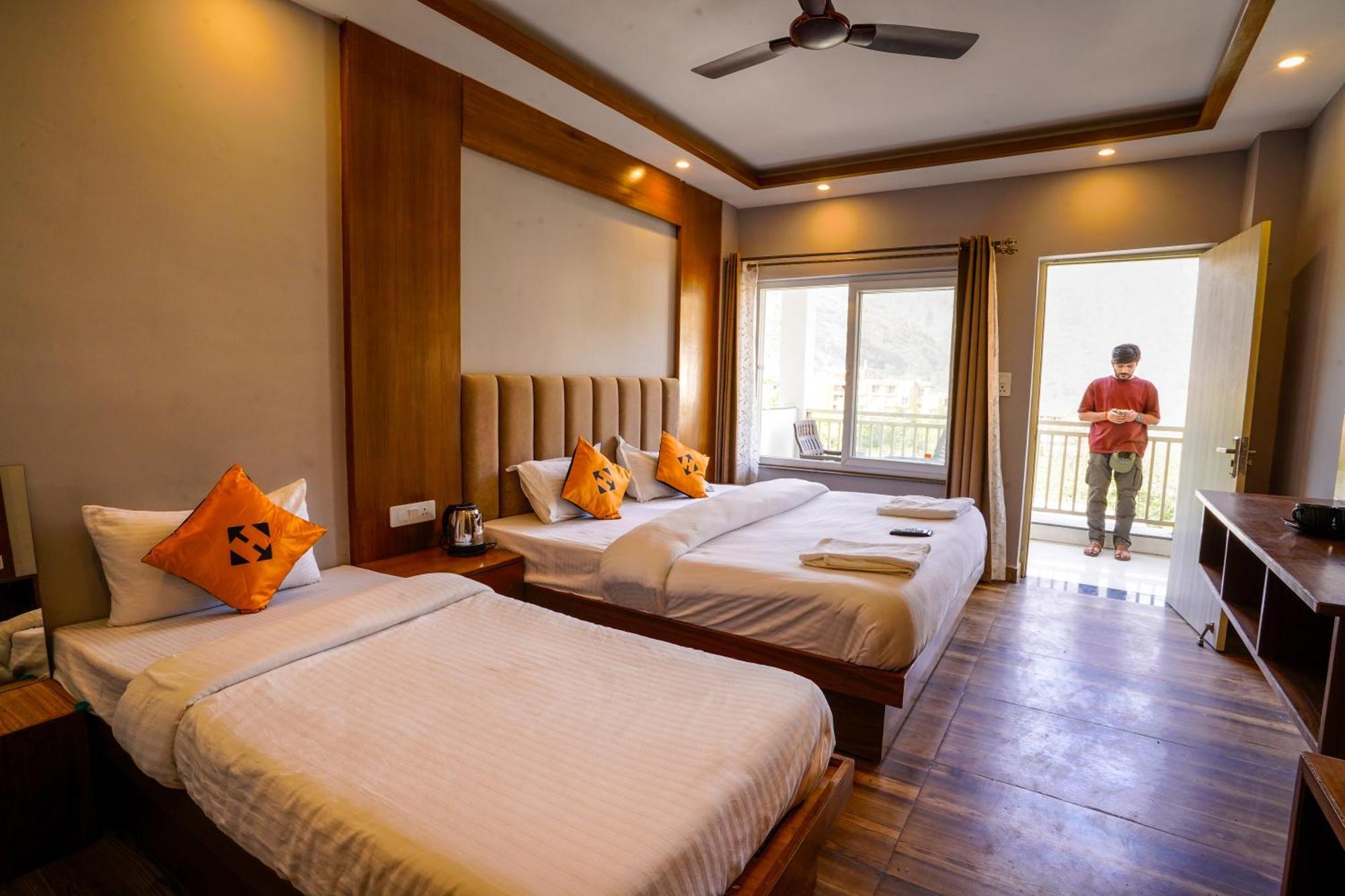 Hide-In Rishikesh, Laxman Jhula Hostel Bagian luar foto