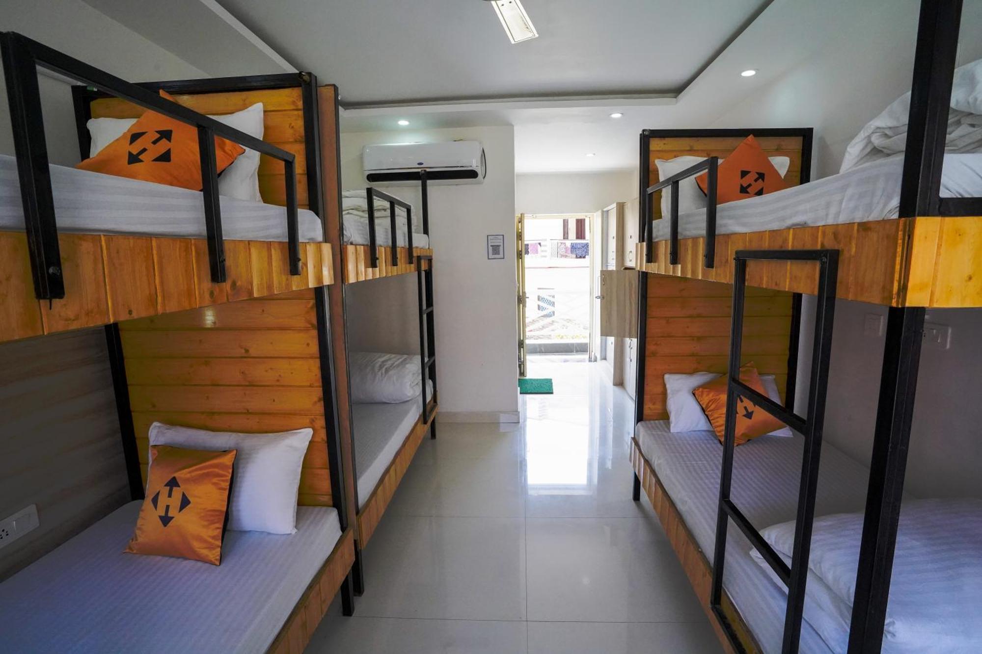 Hide-In Rishikesh, Laxman Jhula Hostel Bagian luar foto