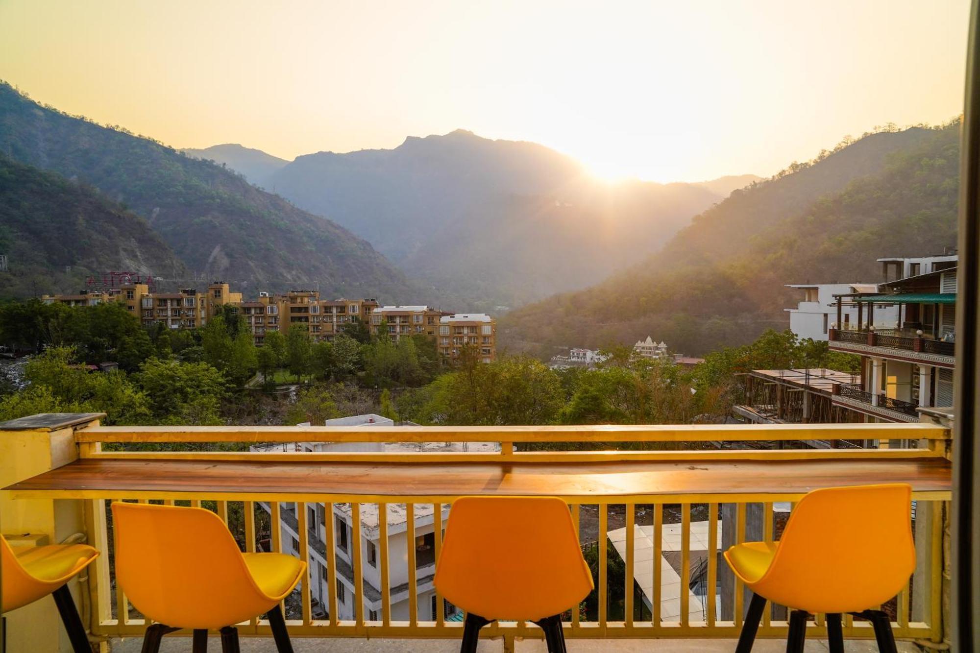 Hide-In Rishikesh, Laxman Jhula Hostel Bagian luar foto